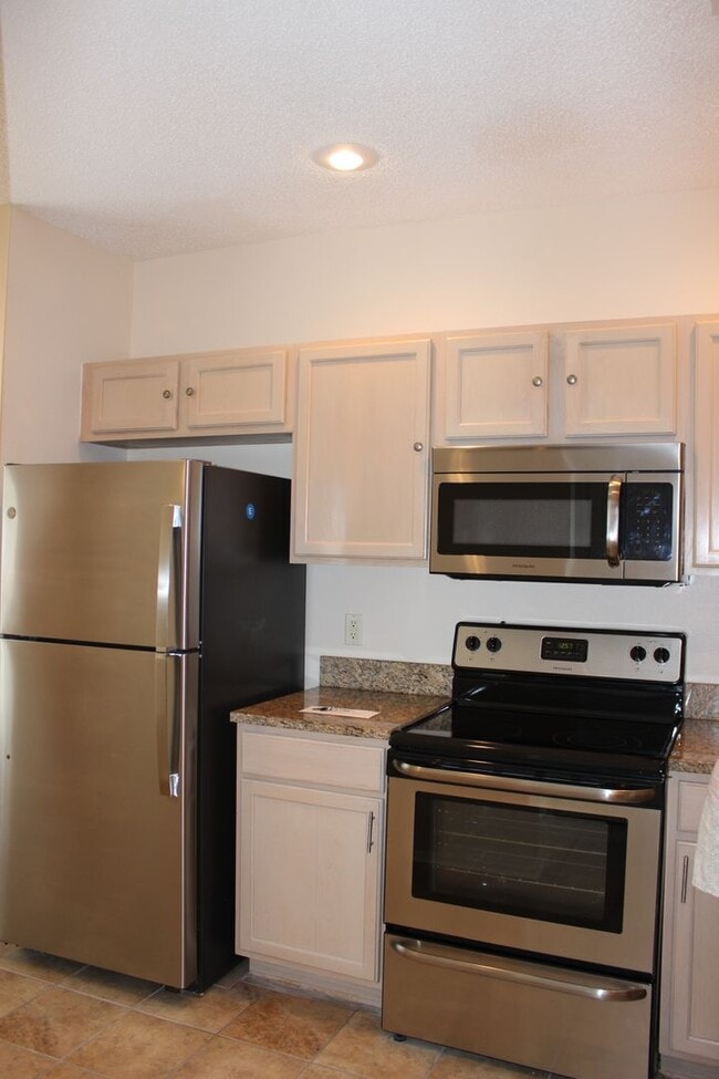 Photo - Beautiful 2 Bedroom, 2.5 Bath Townhome in Private Gated Community Of Hunter's Key In New Tampa