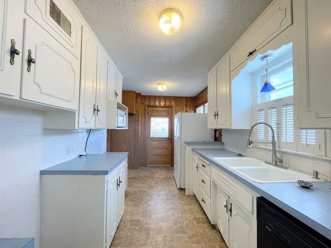 Photo - Spacious 2 bedroom home