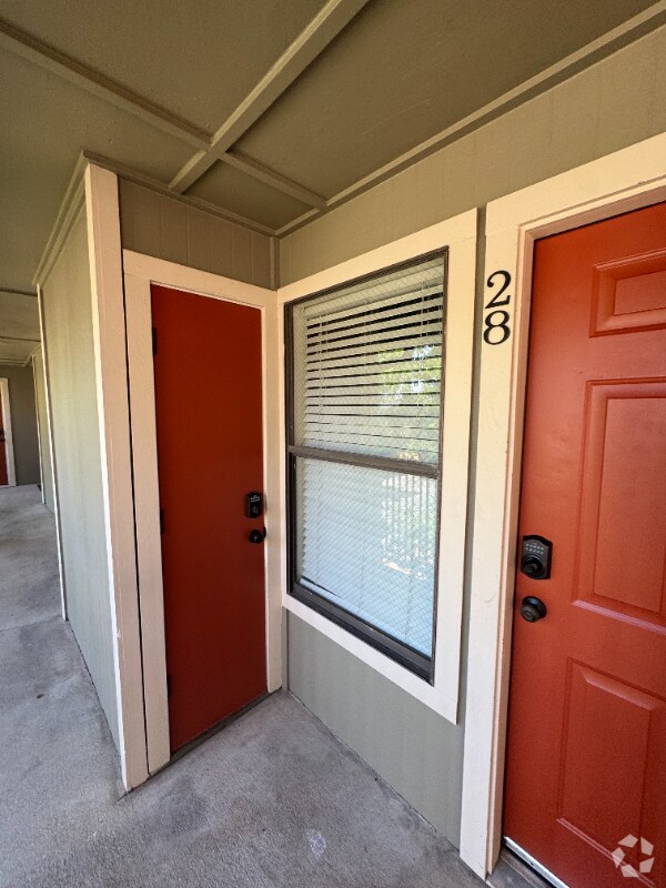 Building Photo - 518 E 7th St Rental