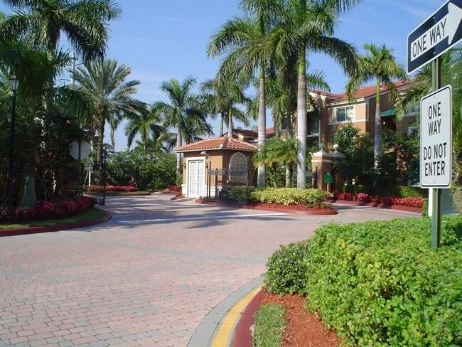 Photo - 4844 N State Rd 7