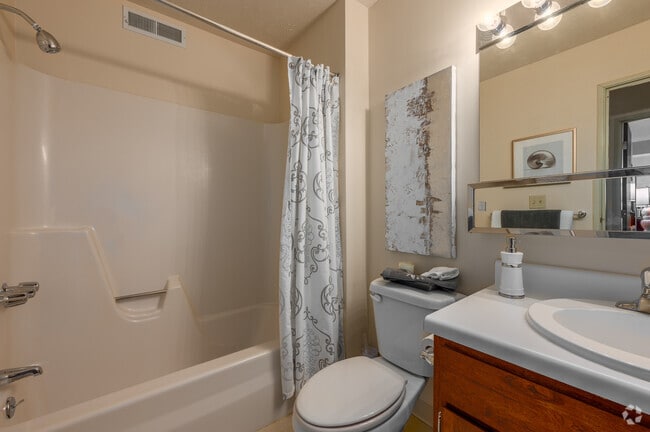 Model - 2 BD, 1 BA - 950SF - Bathroom