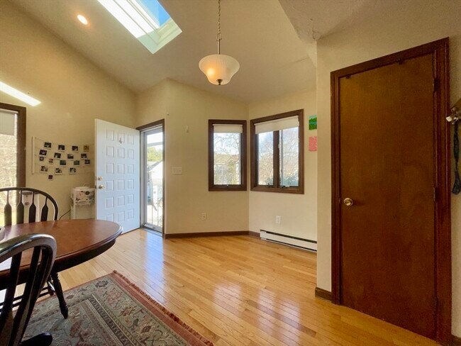 Photo - 15 Burghardt St