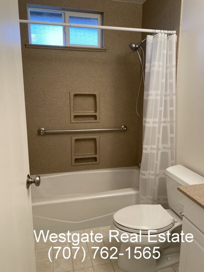 Photo - 8419 Lakewood Ave