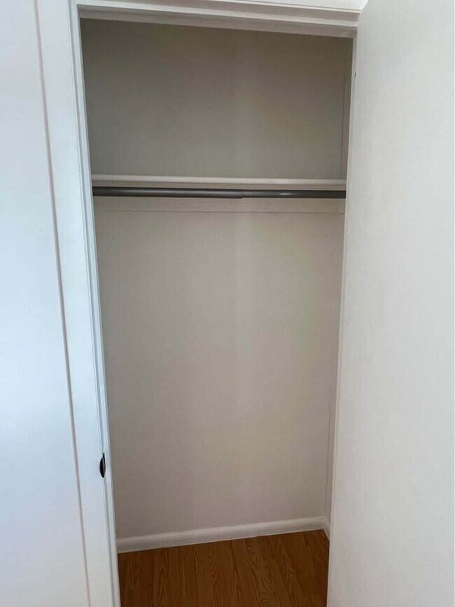 "Private Room with a shared bathroom (1 other room) locate in the Heart of Washington, UT!"