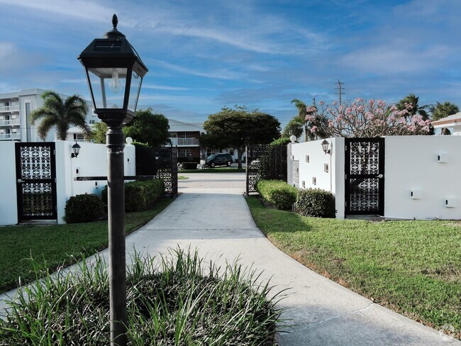 Building Photo - 136 Yacht Club Dr Unit 9 Rental