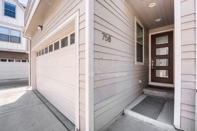 Photo - 758 S Leyden St