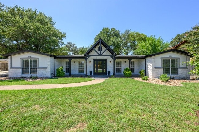 Building Photo - 303 Lakeway Dr