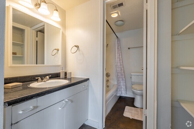 1BR, 1BA - 565SF - Bathroom - Vintage Pads Apartments