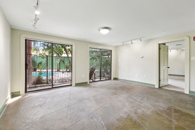 Photo - STRAIGHTdmm309 Unit 1B