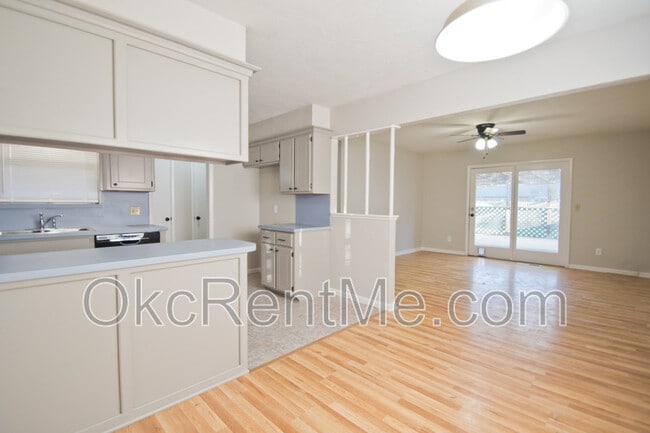 Photo - 126 NE 11th St