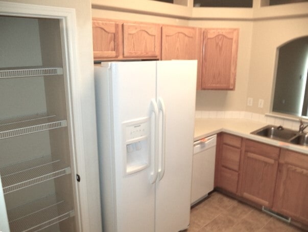 Photo - 600 S Queens Dr