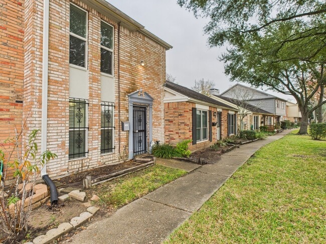 Photo - 6416 Bankside Dr Unidad 42