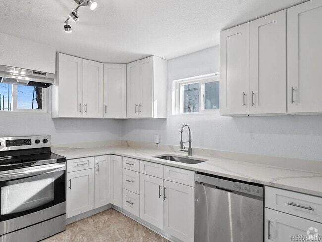 Building Photo - 1315 W Nevada Pl Unit B Rental