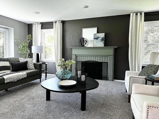 Photo - 340 Crescent Ln