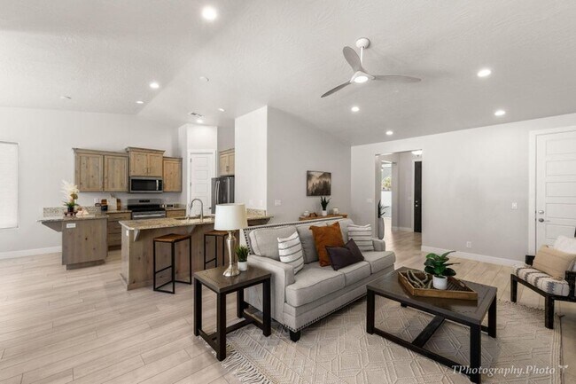 Photo - Gorgeous 3 Bedroom home!