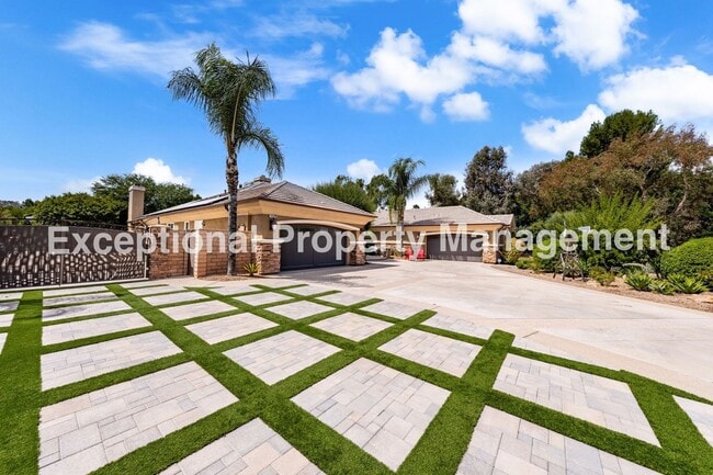 Building Photo - Amazing Executive Estate! Rental