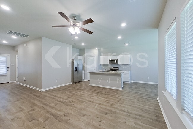 Photo - 200 Yardley Ct