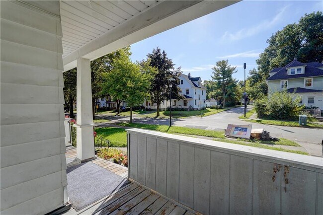 Photo - 588 Garson Ave