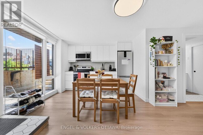Photo - 117 Carruthers Ave