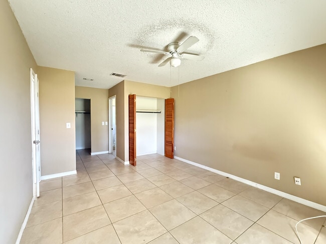 Photo - 1997 SE Burgundy Ln