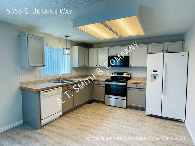 Photo - 4 Bedroom, 2-Story House in Saddle Rock Ri...