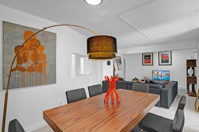 Building Photo - 1780 NE 191st St Unit 304-2