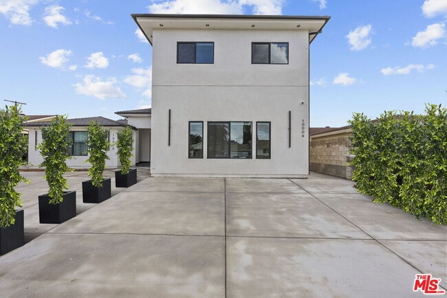 Building Photo - 10006 Odessa Ave