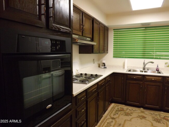 Photo - 932 S 72nd St