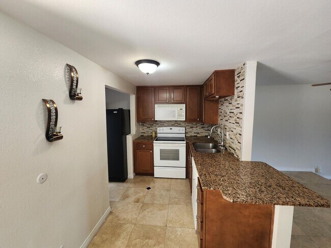 Photo - Rancho Niguel: 2 Bedroom 2.5 Bath Attached...
