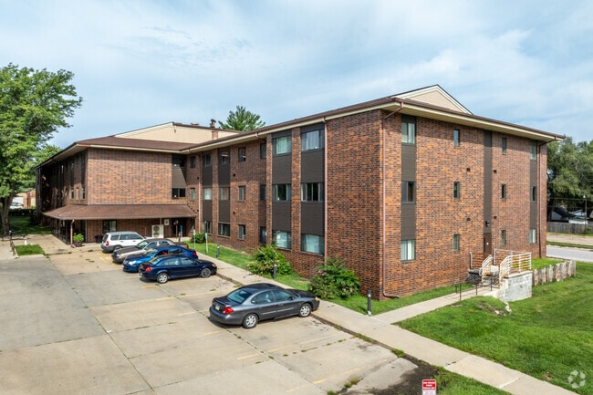 Building Photo - Highland Park Apartments (DSM)