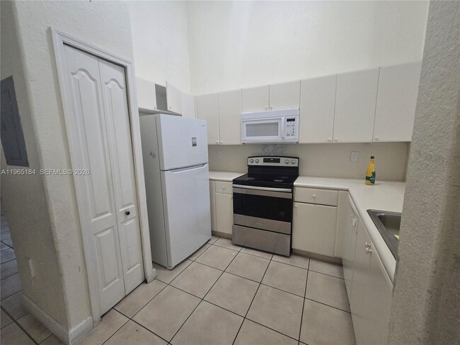 Photo - 1661 SE 28th St Unidad 203