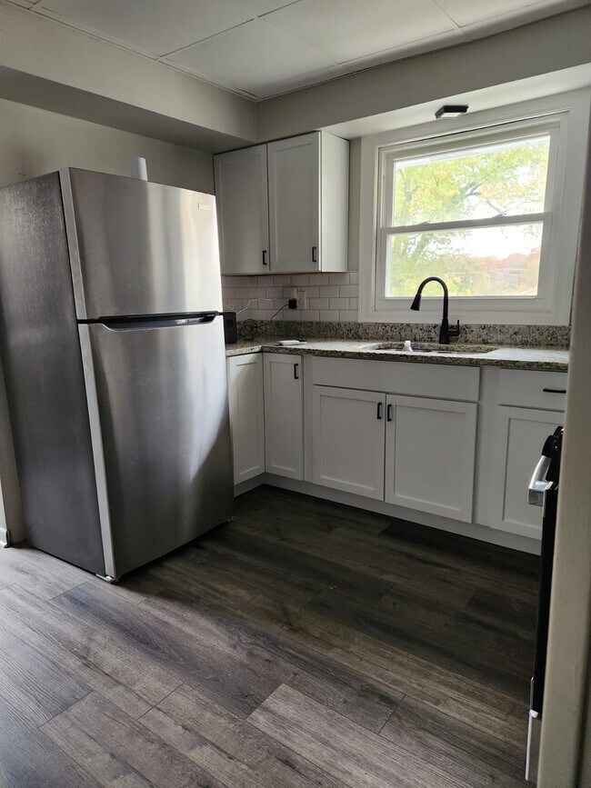 36 N Glenwood Ave Apartments For Rent in Glenwood, IL