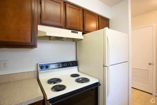 2BR,1.5BA,-1150SF - Earle of Warwick Square