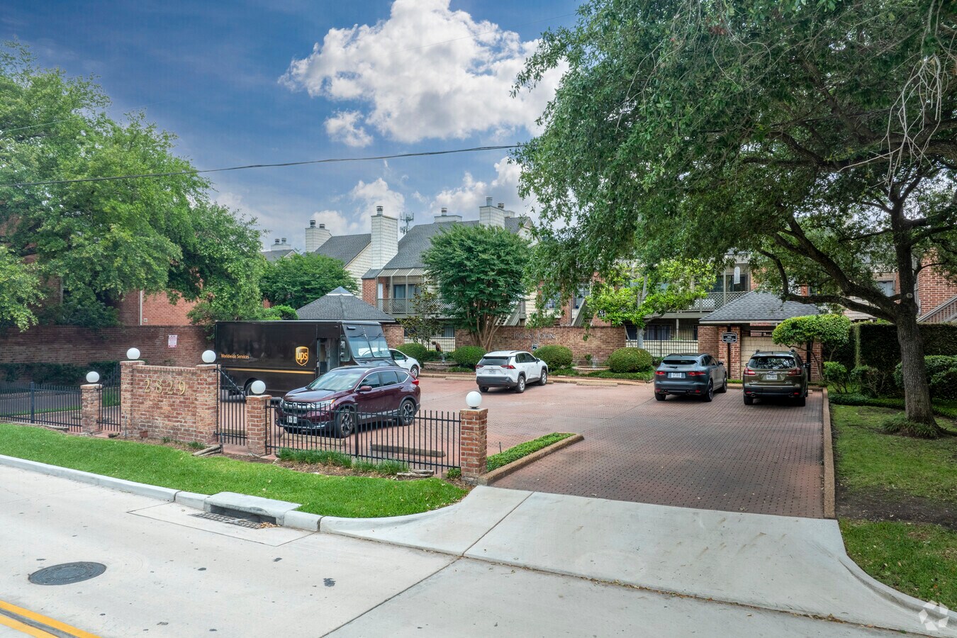 2829 Timmons Ln - Entrance - Park St. John Condominiums