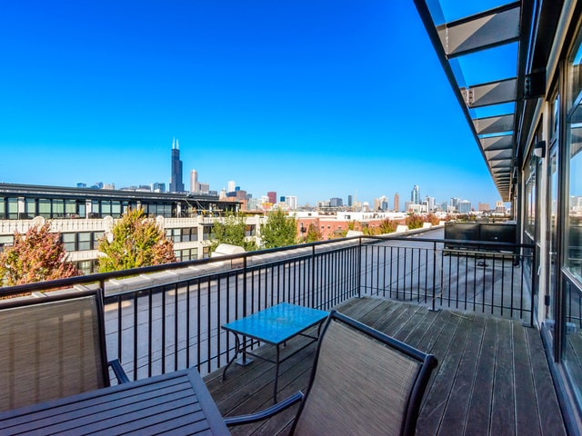 Building Photo - 1001 W 15th St Unit 416 Rental