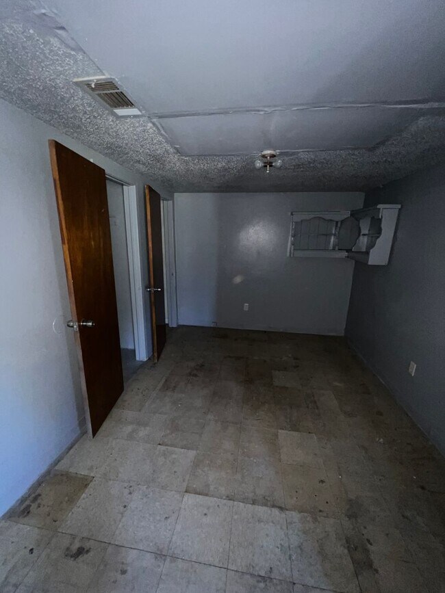 Photo - SPECIAL!! NO DEPOSIT!