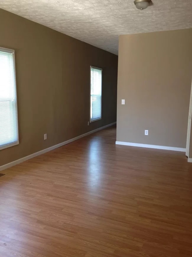 Photo - 129 Manhattan St