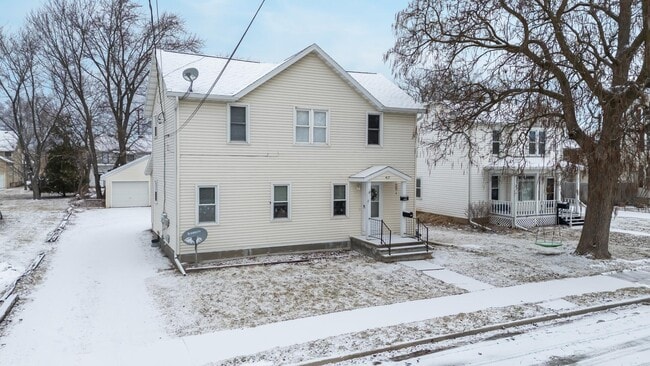 Photo - 417 Caroline St