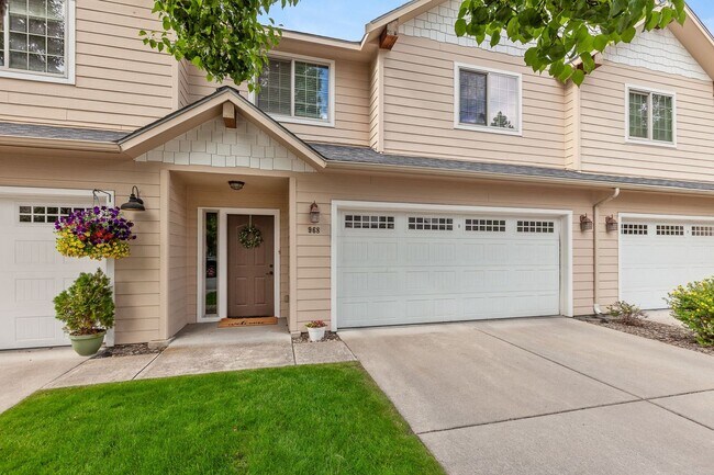 968 W Willow Lake Loop