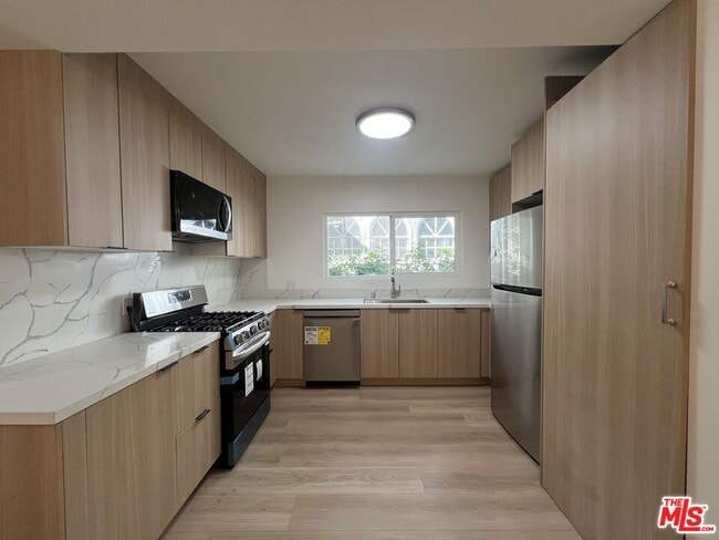 Building Photo - 340 N Palm Dr Unit 10 Rental