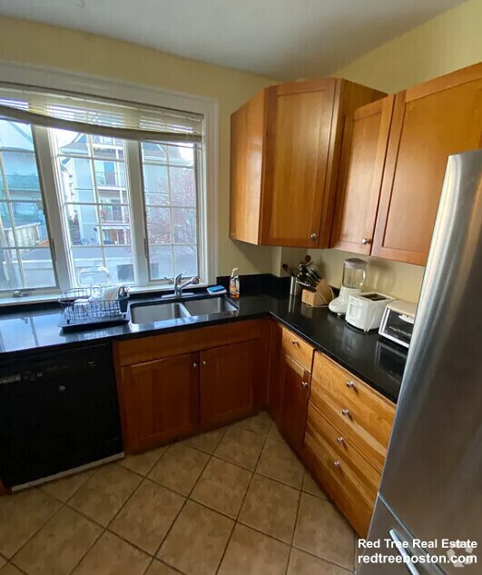 Building Photo - 27R Albion St Unit 5-bed 2bathU2 Rental