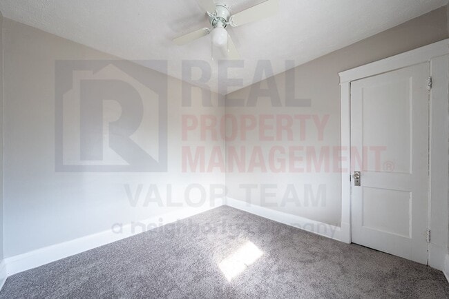 Photo - 987 Evangeline Rd Unit Upper