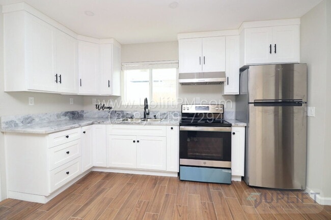 Photo - 10171 Empress Ave