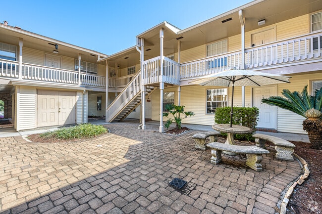 Courtyard - Northshore Villas