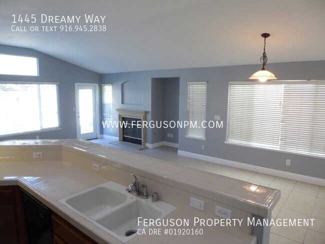 Photo - 1445 Dreamy Way