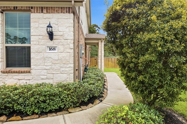 Building Photo - 168 Skybranch Dr