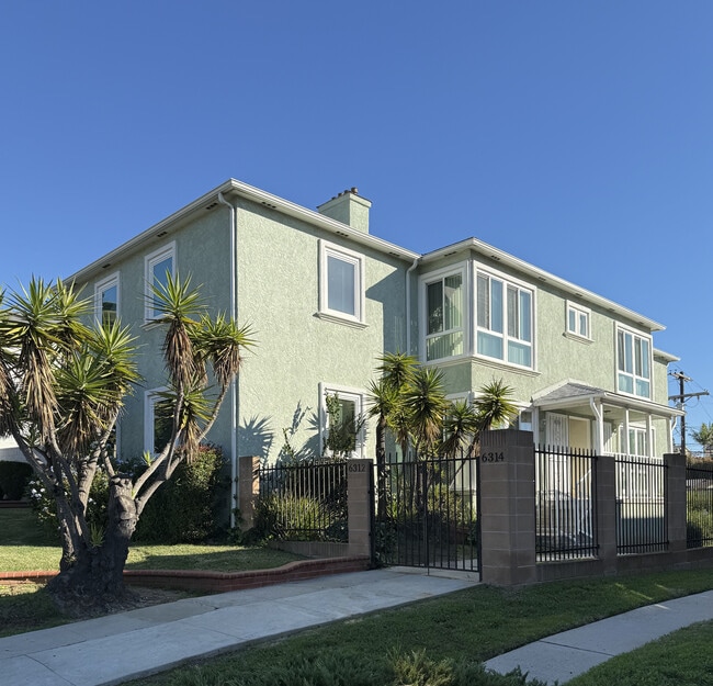 Building Photo - 6314 1/2 Overhill Dr Unit 6314 1.2