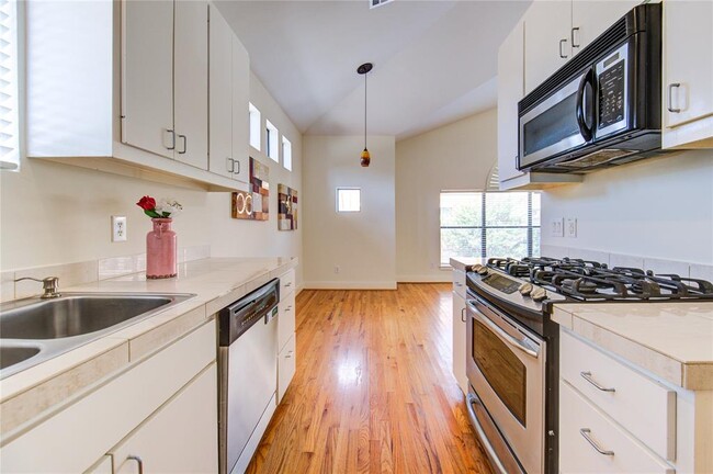 Building Photo - 8656 Meadowcroft Dr Rental