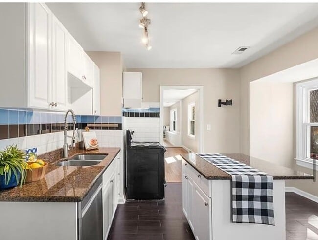Photo - 2800 Stratford Dr