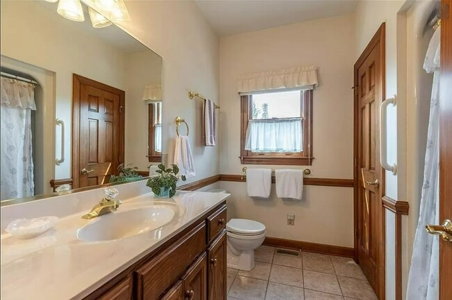 Bathroom - 104 Woodsway Ct